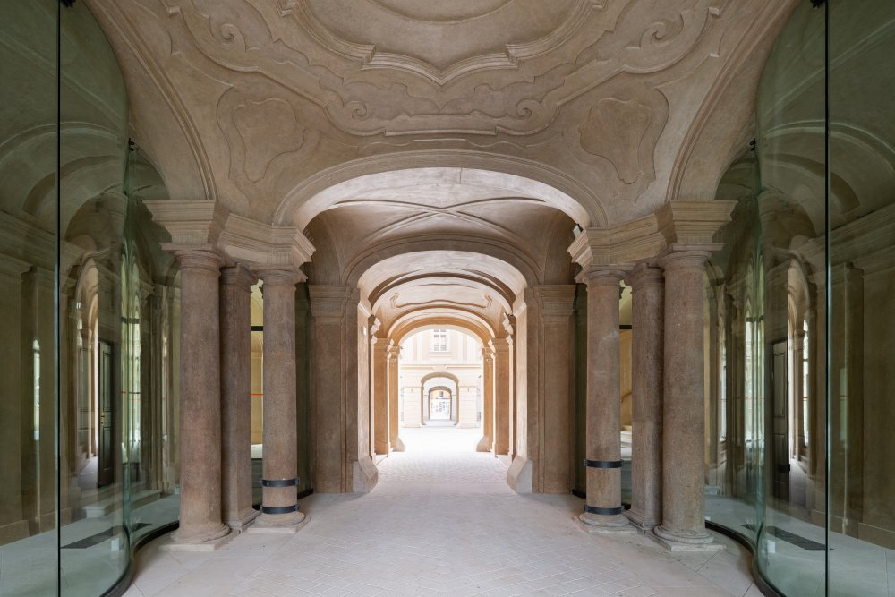 Do pečlivé rekonstrukce paláce, který je někdy označován i jako palác Sylva-Taroucca, Crestyl investoval přes půl miliardy korun. Financování zajistila Trinity Bank.