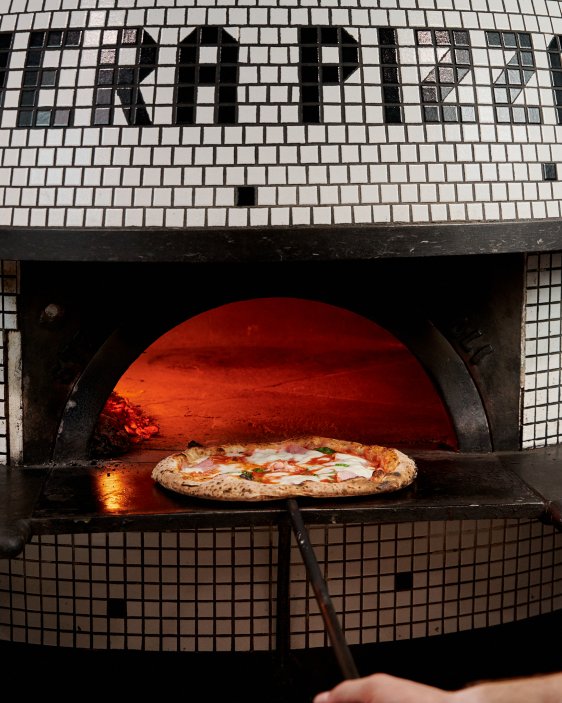 Pizza Nuova si získala uznání i za hranicemi Česka – v letech 2023–2025 byla opakovaně zařazena do prestižního žebříčku 50 Top Pizza Europe, který mapuje nejlépe hodnocené pizzerie v Evropě (mimo Itálie). Aktuálně se Pizza Nuova pyšní 27. místem.