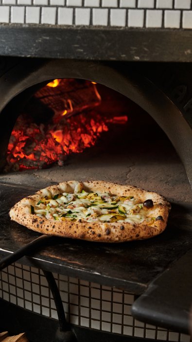 Pizza Nuova si získala uznání i za hranicemi Česka – v letech 2023–2025 byla opakovaně zařazena do prestižního žebříčku 50 Top Pizza Europe, který mapuje nejlépe hodnocené pizzerie v Evropě (mimo Itálie). Aktuálně se Pizza Nuova pyšní 27. místem.