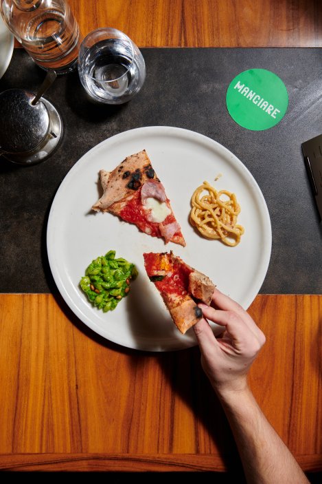 Pizza Nuova si získala uznání i za hranicemi Česka – v letech 2023–2025 byla opakovaně zařazena do prestižního žebříčku 50 Top Pizza Europe, který mapuje nejlépe hodnocené pizzerie v Evropě (mimo Itálie). Aktuálně se Pizza Nuova pyšní 27. místem.