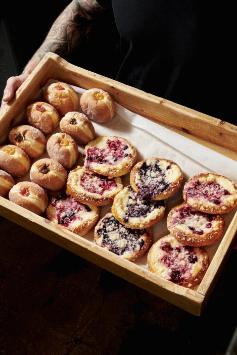 Pizza Nuova si získala uznání i za hranicemi Česka – v letech 2023–2025 byla opakovaně zařazena do prestižního žebříčku 50 Top Pizza Europe, který mapuje nejlépe hodnocené pizzerie v Evropě (mimo Itálie). Aktuálně se Pizza Nuova pyšní 27. místem.