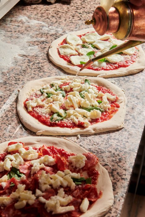 Pizza Nuova si získala uznání i za hranicemi Česka – v letech 2023–2025 byla opakovaně zařazena do prestižního žebříčku 50 Top Pizza Europe, který mapuje nejlépe hodnocené pizzerie v Evropě (mimo Itálie). Aktuálně se Pizza Nuova pyšní 27. místem.