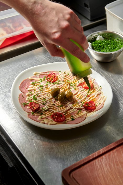 Pizza Nuova si získala uznání i za hranicemi Česka – v letech 2023–2025 byla opakovaně zařazena do prestižního žebříčku 50 Top Pizza Europe, který mapuje nejlépe hodnocené pizzerie v Evropě (mimo Itálie). Aktuálně se Pizza Nuova pyšní 27. místem.