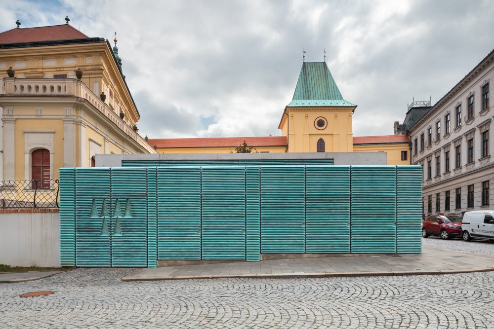 Jedná se o obnovu Mlýnské brány a Gardisky, navazující na arcibiskupský zámek, vše pod ochranou UNESCO. Soubor řešených staveb je součástí středověkého opevnění města Kroměříže. (Ateliér Štěpán)