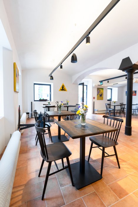 Rekonstrukce budov probíhala s důrazem na zachování původních architektonických prvků, jako jsou sloupořadí, klenby, původní trámové konstrukce, fasády, komíny a další historické detaily, které dodávají celému souboru budov jedinečný charakter.
