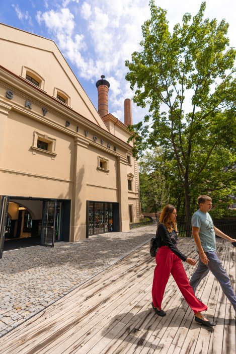 Rekonstrukce budov probíhala s důrazem na zachování původních architektonických prvků, jako jsou sloupořadí, klenby, původní trámové konstrukce, fasády, komíny a další historické detaily, které dodávají celému souboru budov jedinečný charakter.