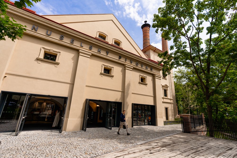 Rekonstrukce budov probíhala s důrazem na zachování původních architektonických prvků, jako jsou sloupořadí, klenby, původní trámové konstrukce, fasády, komíny a další historické detaily, které dodávají celému souboru budov jedinečný charakter.