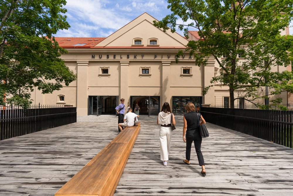 Rekonstrukce budov probíhala s důrazem na zachování původních architektonických prvků, jako jsou sloupořadí, klenby, původní trámové konstrukce, fasády, komíny a další historické detaily, které dodávají celému souboru budov jedinečný charakter.