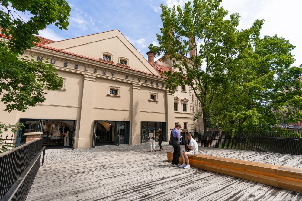 Rekonstrukce budov probíhala s důrazem na zachování původních architektonických prvků, jako jsou sloupořadí, klenby, původní trámové konstrukce, fasády, komíny a další historické detaily, které dodávají celému souboru budov jedinečný charakter.