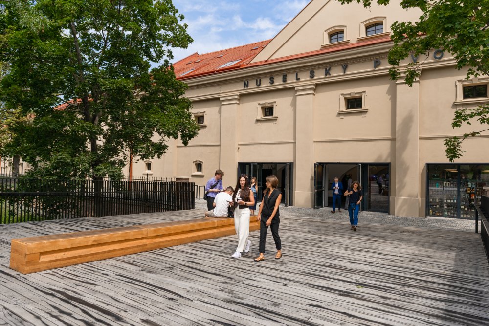 Rekonstrukce budov probíhala s důrazem na zachování původních architektonických prvků, jako jsou sloupořadí, klenby, původní trámové konstrukce, fasády, komíny a další historické detaily, které dodávají celému souboru budov jedinečný charakter.