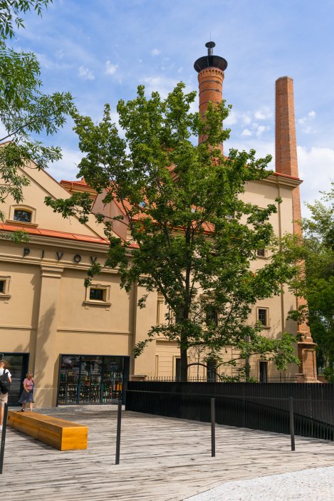 Rekonstrukce budov probíhala s důrazem na zachování původních architektonických prvků, jako jsou sloupořadí, klenby, původní trámové konstrukce, fasády, komíny a další historické detaily, které dodávají celému souboru budov jedinečný charakter.