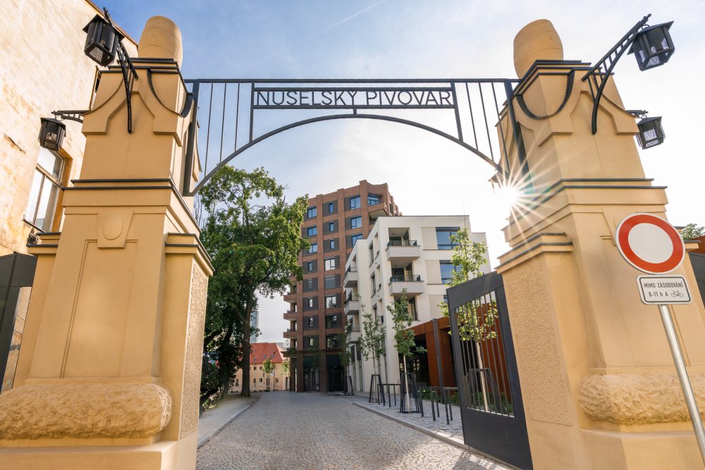 Rekonstrukce budov probíhala s důrazem na zachování původních architektonických prvků, jako jsou sloupořadí, klenby, původní trámové konstrukce, fasády, komíny a další historické detaily, které dodávají celému souboru budov jedinečný charakter.