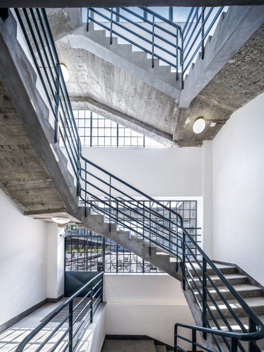 Budova E Factory, která vznikla mezi lety 1930–1933 podle návrhu architekta Josefa Kalouse a je od roku 2003 chráněnou kulturní památkou.