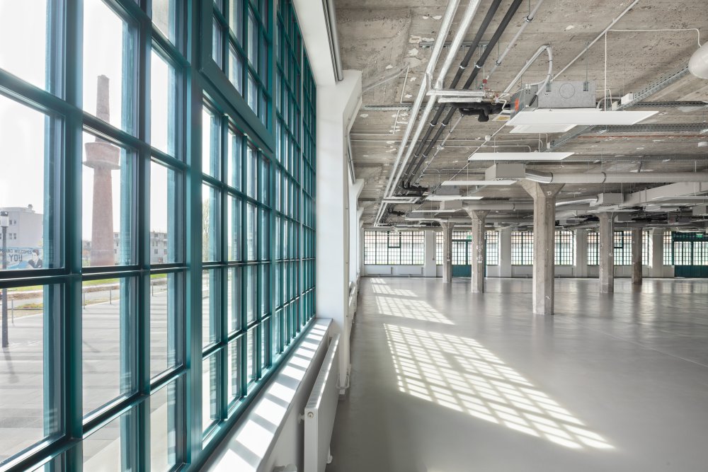 Budova E Factory, která vznikla mezi lety 1930–1933 podle návrhu architekta Josefa Kalouse a je od roku 2003 chráněnou kulturní památkou.