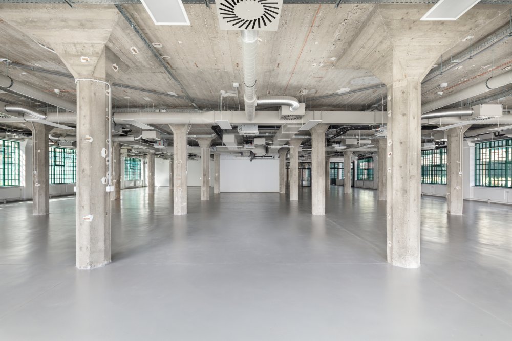 Budova E Factory, která vznikla mezi lety 1930–1933 podle návrhu architekta Josefa Kalouse a je od roku 2003 chráněnou kulturní památkou.