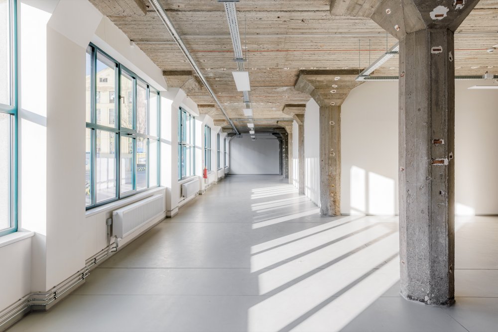 Budova E Factory, která vznikla mezi lety 1930–1933 podle návrhu architekta Josefa Kalouse a je od roku 2003 chráněnou kulturní památkou.