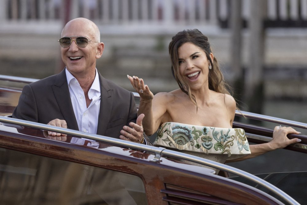 V Benátkách probíhá třídenní svatební oslava amerického miliardáře a zakladatele internetového obchodního domu Amazon Jeffa Bezose a novinářky a televizní moderátorky Lauren Sánchezové.