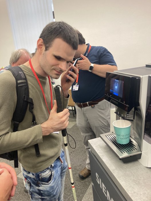 Chytré funkce spotřebičů (nejen) pro zrakově postižené aneb Když technologie skutečně pomáhají
