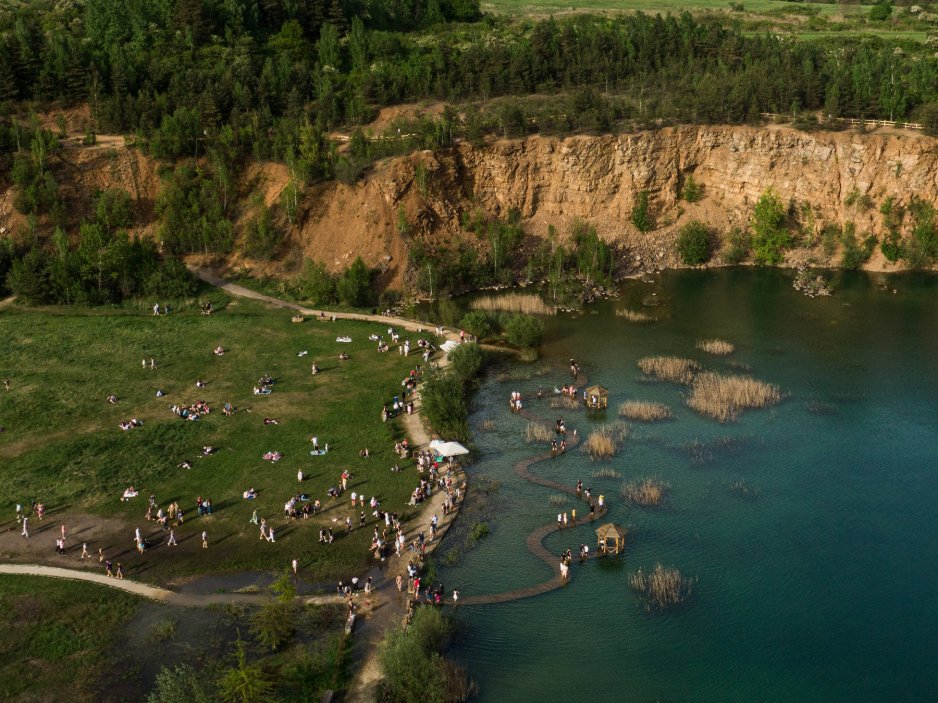 Intenzivní, téměř magická barva vody způsobila, že se Gródek nazývá Slezským Chorvatskem, Polskými Maledivami nebo malými Benátkami. O atraktivitě parku ale nesvědčí jen nádrže. Milovníky přírody potěší, že zde najdou bohatou vegetaci v podobě teplomilných travin, luk, skalních biotopů, mokřadů, jehličnatých a habrových lesů. 