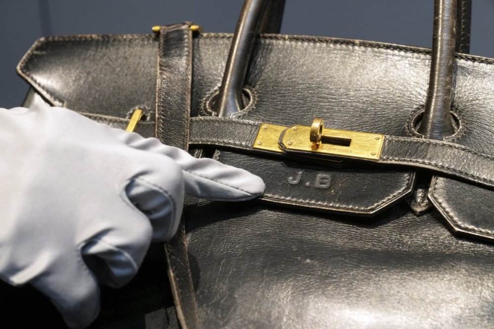 První kabelka Birkin od Hermès byla vydražena v Paříži za 8,6 milionu eur