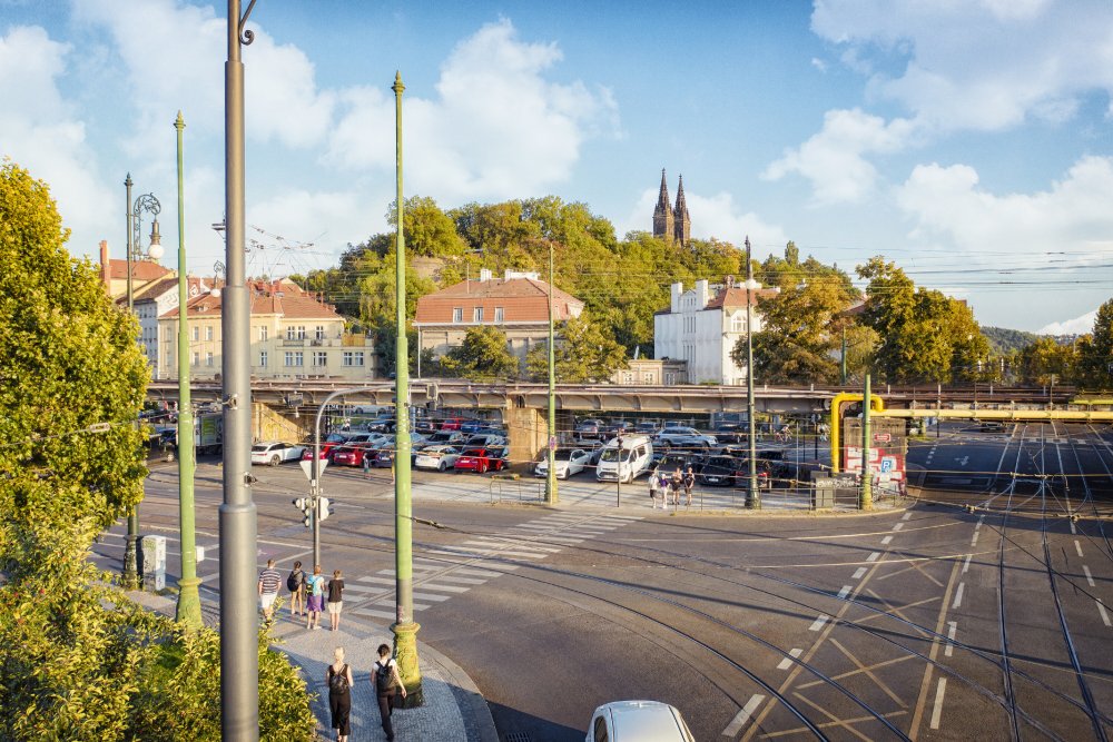 Nadační fond pro záchranu Vyšehradského železničního mostu dnes představil komplexní projekt, podle kterého lze Vyšehradský most efektivně rekonstruovat a dostavět k němu subtilní třetí kolej.