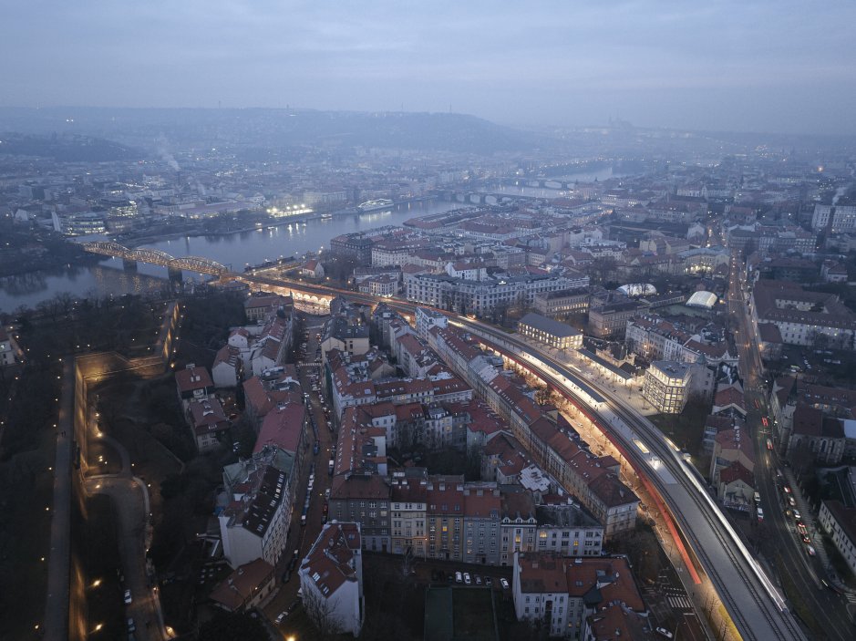 Nadační fond pro záchranu Vyšehradského železničního mostu dnes představil komplexní projekt, podle kterého lze Vyšehradský most efektivně rekonstruovat a dostavět k němu subtilní třetí kolej.