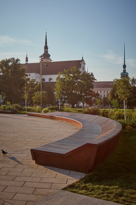 Výraznou dominantou je plocha uprostřed, která přináší do Brna nový veřejný prostor – urban arénu.