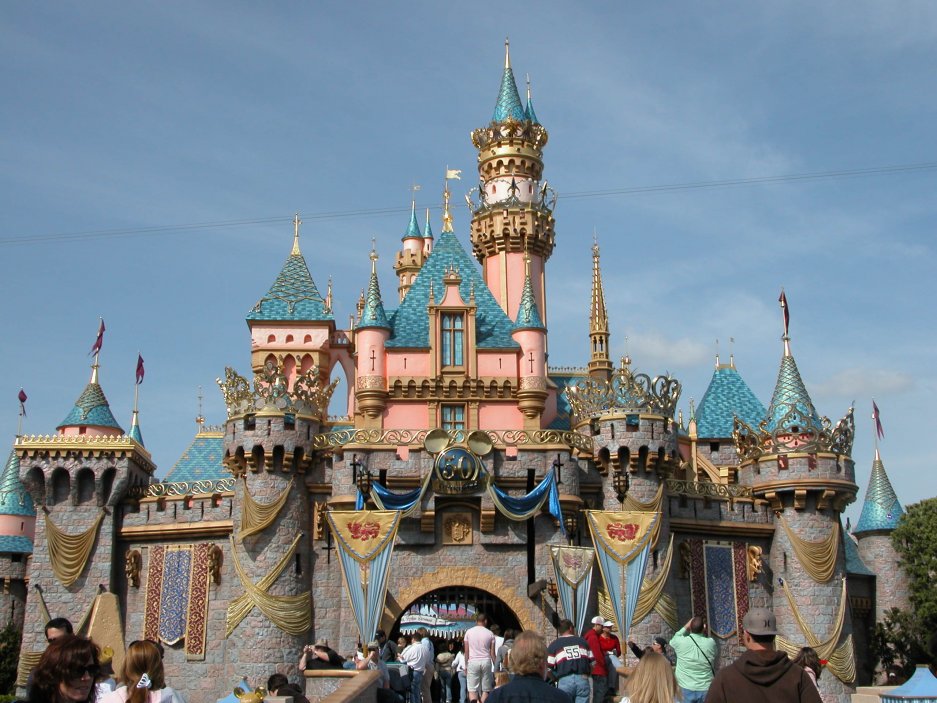 Disneyland slaví výročí. Sen Walta Disneyho otevřel brány před 70 lety