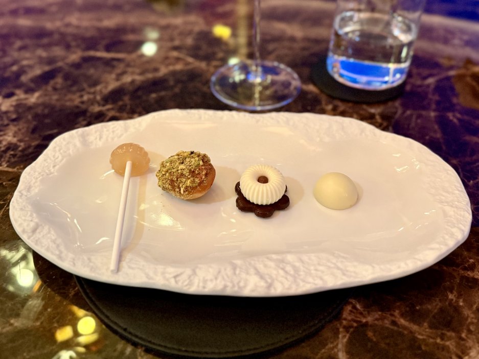 Petit fours