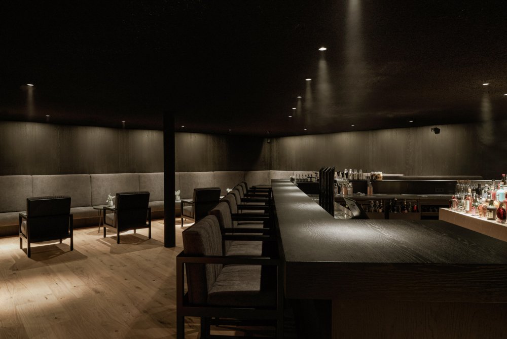 Hotel Forestis Dolomites je pouze pro dospělé, ukrytý v lesích 1800 metrů nad mořem v lesích Jižního Tyrolska. Silný důraz tam kladou na udržitelnost, wellness a kvalitní lokální gastronomii.