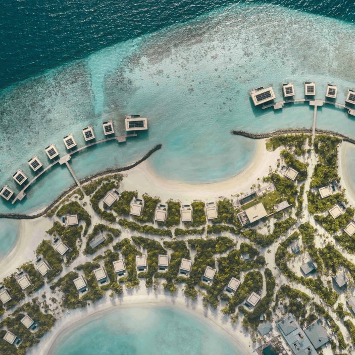 Designově unikátní resort Patina Maledives klade velký důraz na udržitelnost a tzv. biophilický design.