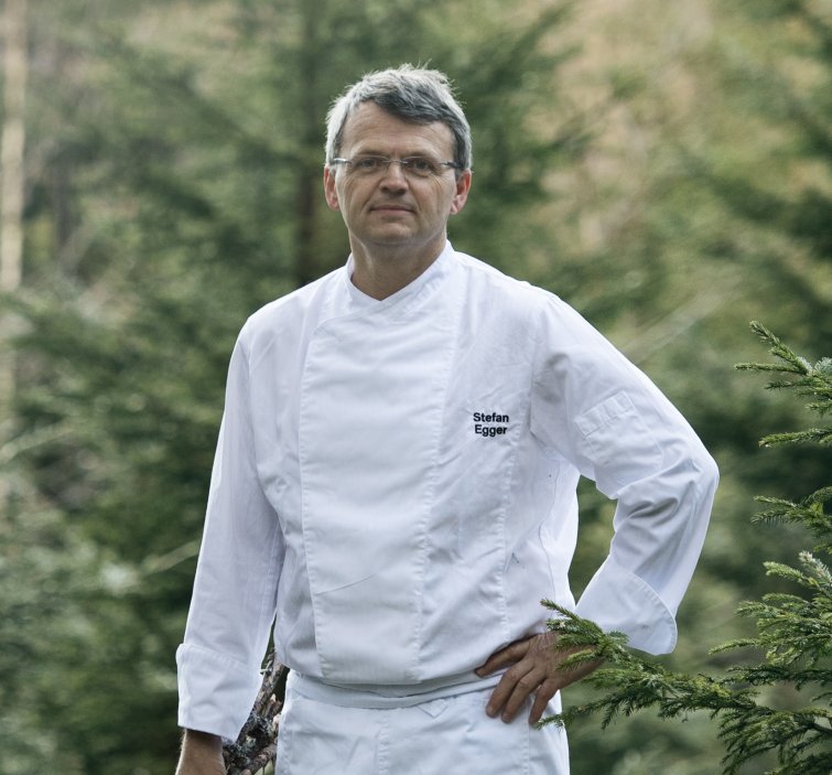Šéfkuchař Stefan Egger do svých pokrmů promítá zkušenosti horala, ultramaratonce a dietologa.