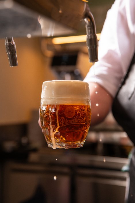 Restaurace Kuchyň se zaměřuje na tradiční českou kuchyni. Tým kuchařů pod vedením Marka Janoucha připravuje svým hostům poctivá česká jídla, tak jak je znáte od svých babiček – s využitím moderních technologií a postupů a z kvalitních lokálních a právě dostupných surovin. Restaurace je výjimečná i svým výhledem na Prahu, který nabízí přilehlá terasa. Restaurace se nachází v barokním Salmovském paláci na Hradčanském náměstí přímo u Pražského hradu a je součástí Ambiente.
