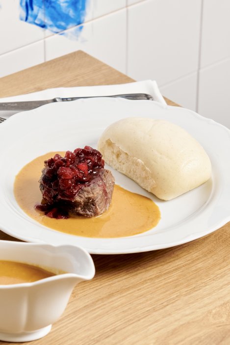Restaurace Kuchyň se zaměřuje na tradiční českou kuchyni. Tým kuchařů pod vedením Marka Janoucha připravuje svým hostům poctivá česká jídla, tak jak je znáte od svých babiček – s využitím moderních technologií a postupů a z kvalitních lokálních a právě dostupných surovin. Restaurace je výjimečná i svým výhledem na Prahu, který nabízí přilehlá terasa. Restaurace se nachází v barokním Salmovském paláci na Hradčanském náměstí přímo u Pražského hradu a je součástí Ambiente.