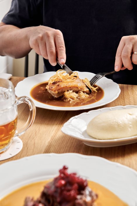 Restaurace Kuchyň se zaměřuje na tradiční českou kuchyni. Tým kuchařů pod vedením Marka Janoucha připravuje svým hostům poctivá česká jídla, tak jak je znáte od svých babiček – s využitím moderních technologií a postupů a z kvalitních lokálních a právě dostupných surovin. Restaurace je výjimečná i svým výhledem na Prahu, který nabízí přilehlá terasa. Restaurace se nachází v barokním Salmovském paláci na Hradčanském náměstí přímo u Pražského hradu a je součástí Ambiente.