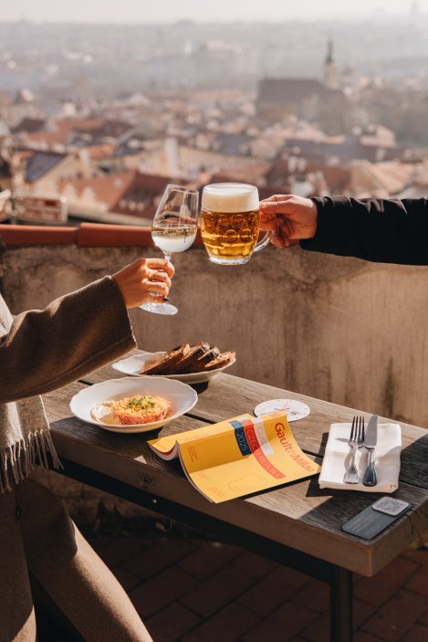 Restaurace Kuchyň se zaměřuje na tradiční českou kuchyni. Tým kuchařů pod vedením Marka Janoucha připravuje svým hostům poctivá česká jídla, tak jak je znáte od svých babiček – s využitím moderních technologií a postupů a z kvalitních lokálních a právě dostupných surovin. Restaurace je výjimečná i svým výhledem na Prahu, který nabízí přilehlá terasa. Restaurace se nachází v barokním Salmovském paláci na Hradčanském náměstí přímo u Pražského hradu a je součástí Ambiente.