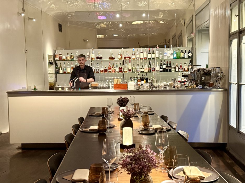 Interiér restaurace Field