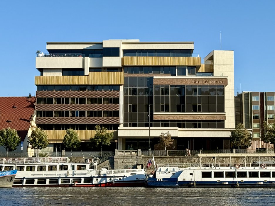 Soukromá plavba po Vltavě, kterou nabízí pro své hosty hotel Mandarin Oriental
