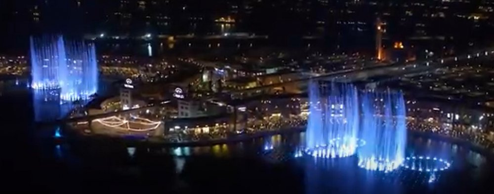 The Palm Fountain, Dubai, Spojené arabské emiráty - Nová fontána v Dubai překonala svým rozměrem 7 327 metrů čtverečních Fontánu bohatství ze Singapuru, která do té doby držela první pozici největší fontány. Podle svých tvůrců má znázorňovat harmonii mezi vesmírem a Zemí.