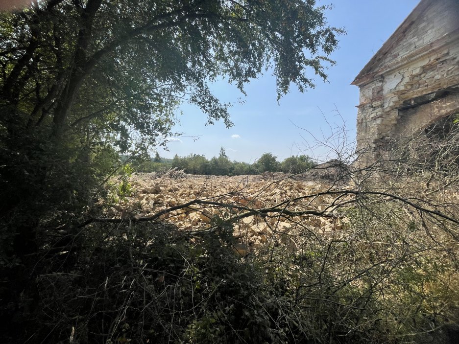 Po druhé světové válce dvůr převzalo místní JZD, a do začátku devadesátých let zde chovalo krávy a telata. Od té doby areál chátral až do současné demolice