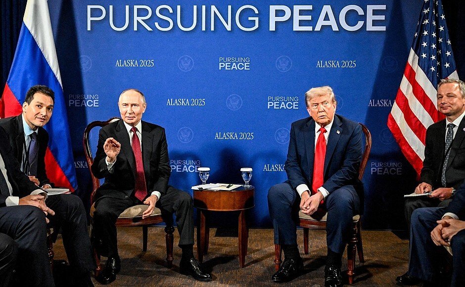 Americké prezident Donald Trump a jeho ruský protějšek Vladimir Putin na summitu na Aljašce