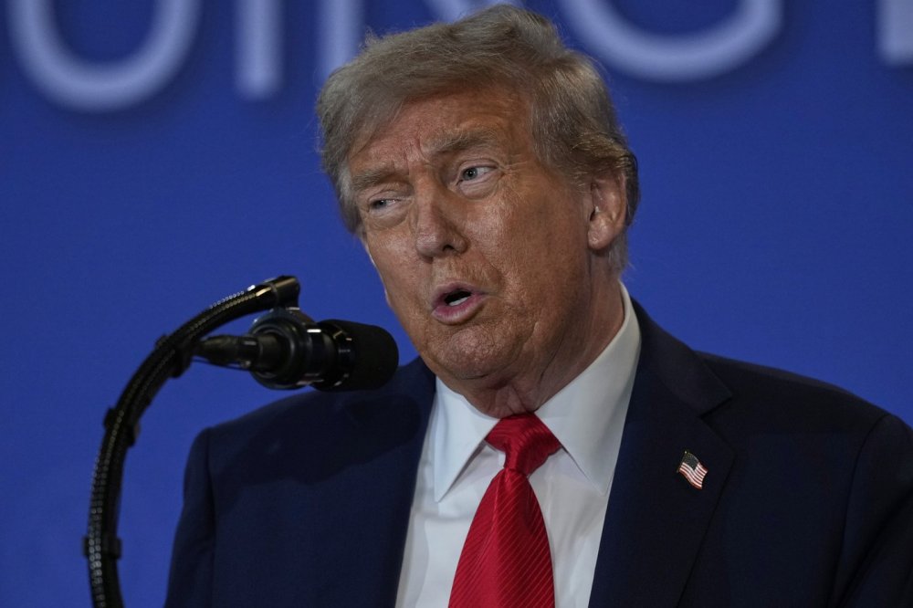Americké prezident Donald Trump a jeho ruský protějšek Vladimir Putin na summitu na Aljašce