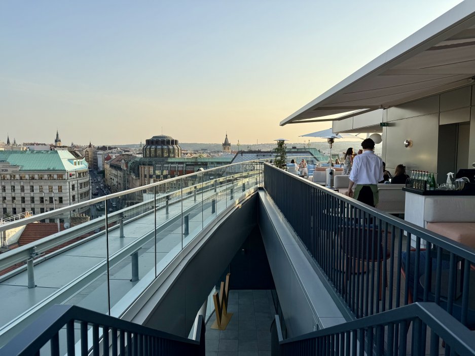 Výhledy z terasy Above Rooftop