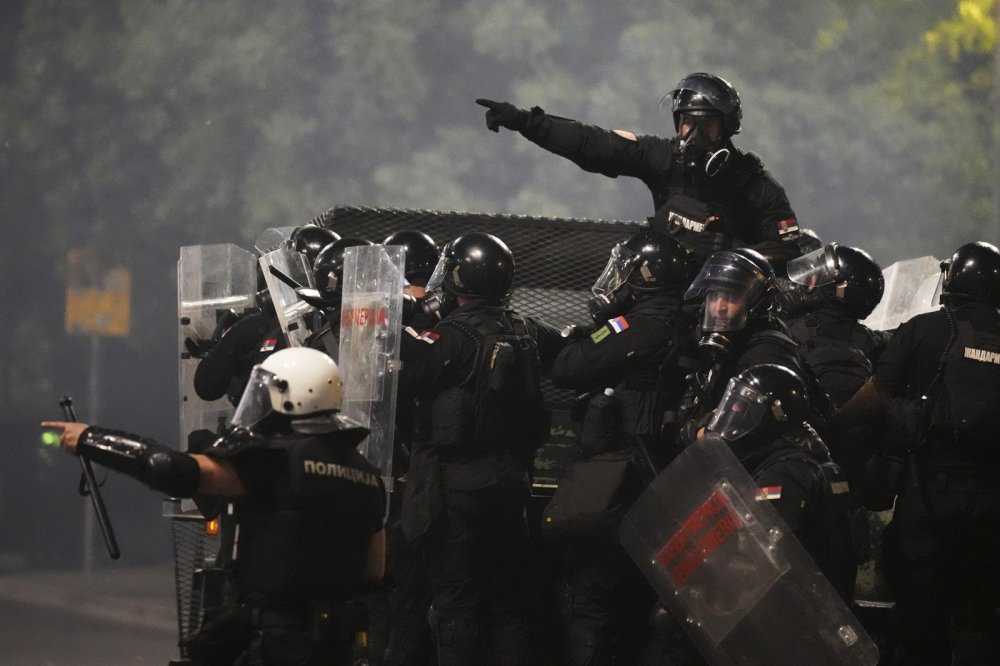 Pokračující protesty proti prezidentovi v Srbsku znovu doprovázelo násilí
