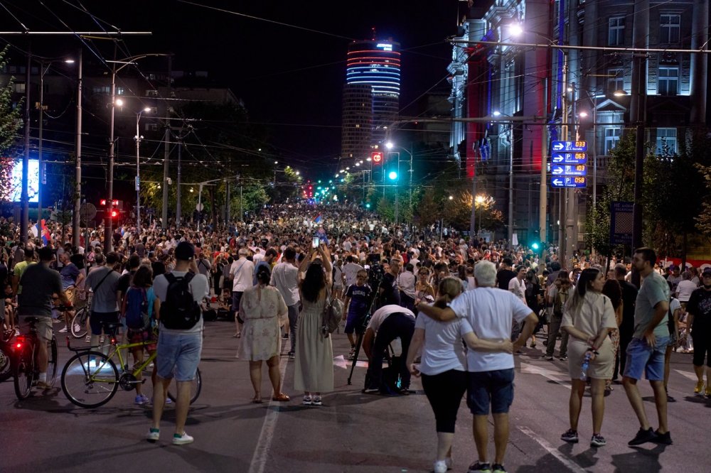 Pokračující protesty proti prezidentovi v Srbsku znovu doprovázelo násilí