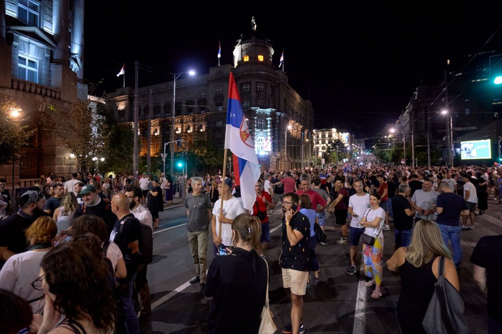 Pokračující protesty proti prezidentovi v Srbsku znovu doprovázelo násilí