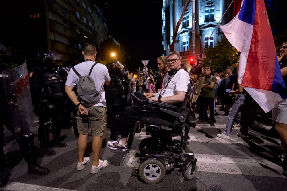 Pokračující protesty proti prezidentovi v Srbsku znovu doprovázelo násilí