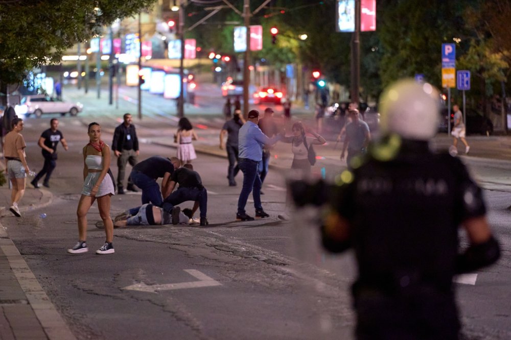Pokračující protesty proti prezidentovi v Srbsku znovu doprovázelo násilí