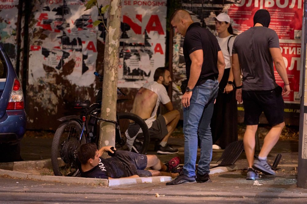 Pokračující protesty proti prezidentovi v Srbsku znovu doprovázelo násilí