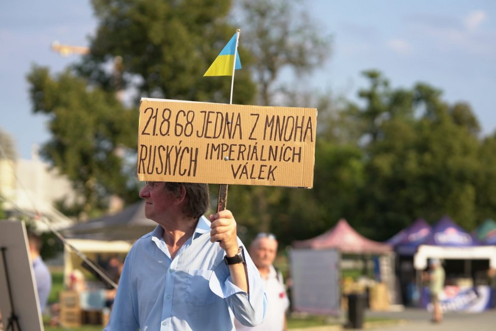V den, kdy si připomínáme 57 let od invaze vojsk Varšavské smlouvy do tehdejšího Československa, se na Výstavišti Praha uskuteční čtvrtý ročník kulturně-společenského festivalu NeverMore 68. Ve čtvrtek 21. srpna od 14.00 do 23.30 hodin nabídne festival návštěvníkům diskuse, výstavy, filmové projekce a interaktivní instalace, letos s důrazem na zahraniční pohled na události roku 1968.